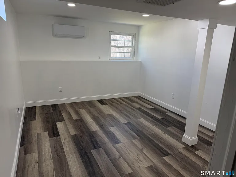 96 Neill Dr — Photo 5