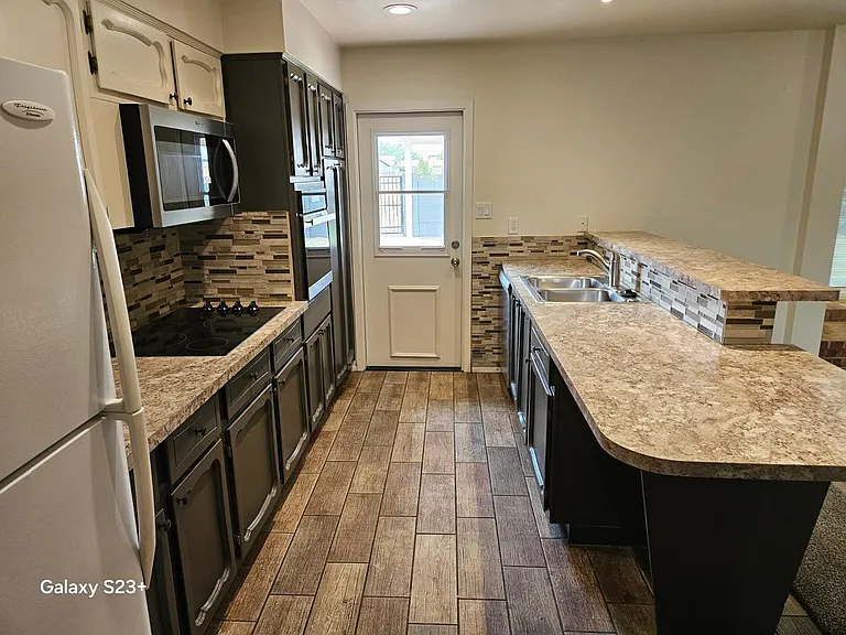 531 E Laguna Dr — Photo 16
