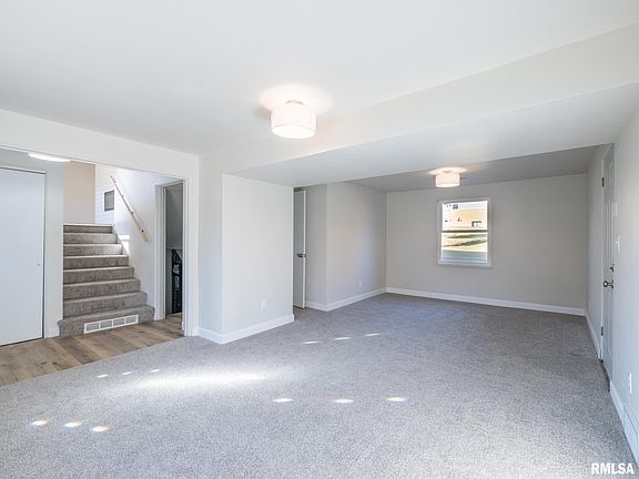 3rd image of 1321 W Kenwick Ln
