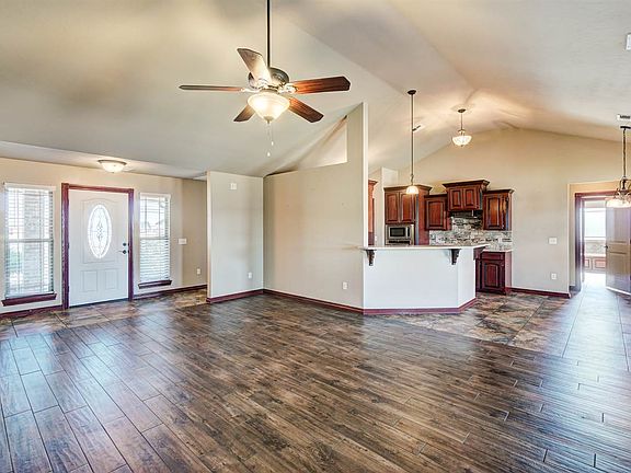 5th image of 1018 Gray Hawk Dr