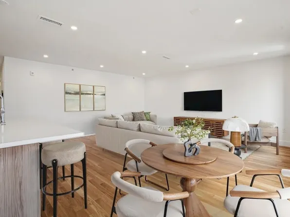 6 Devine Way #2, Boston, MA 02127