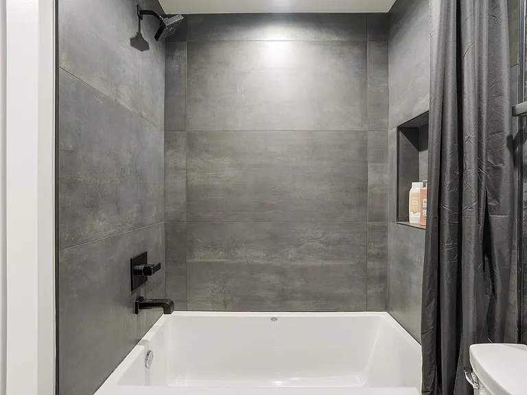 817 NW 6th St — Photo 5