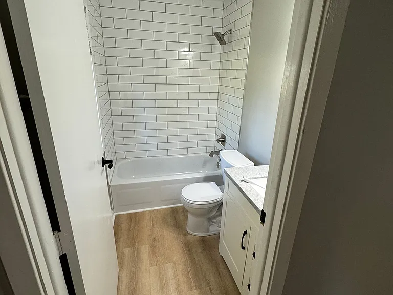 501 W High St #7 — Photo 5