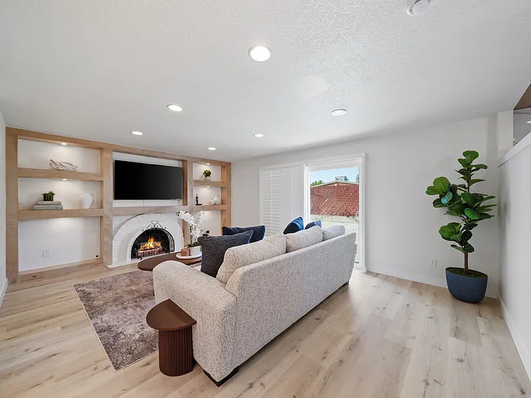 12246 Janet St — Photo 9