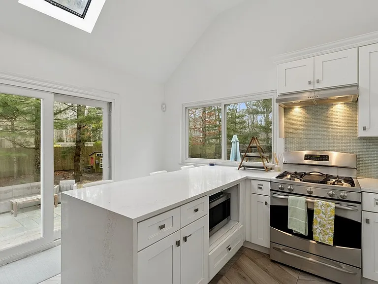 102 Sycamore Dr — Photo 16
