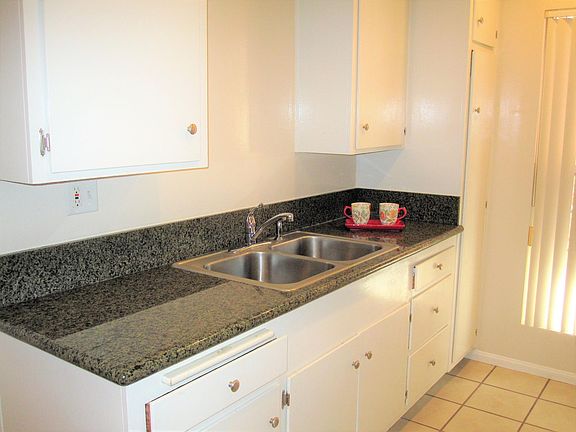 3rd image of 266 S El Molino Ave APT 2