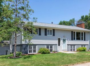 2904 Lovejoy Dr, Cedar Falls, IA 50613