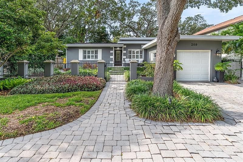 1st image of 209 Bandera Way NE