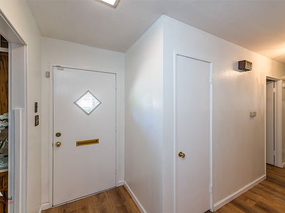5th image of 1404 Holiday Pl
