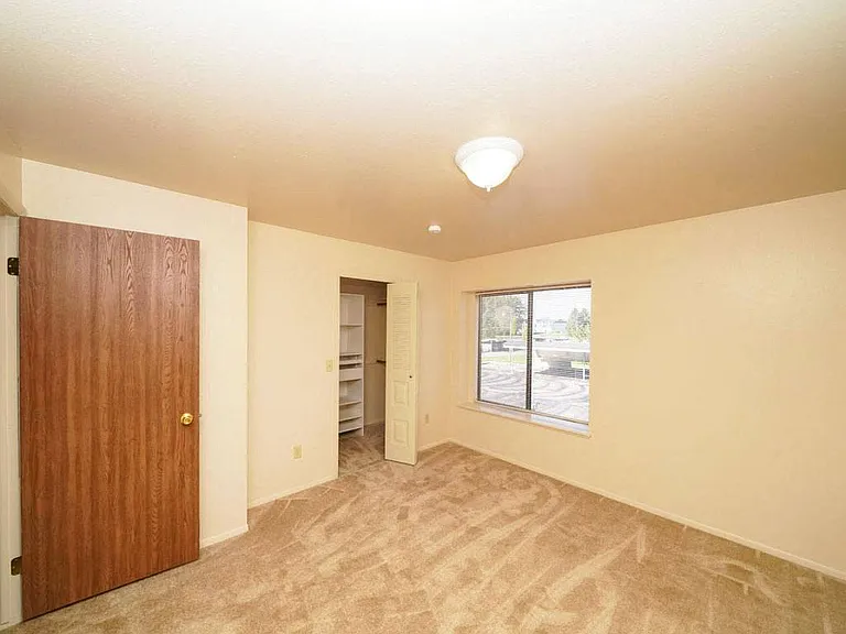 Windmill Lakes Apartments — Photo 23