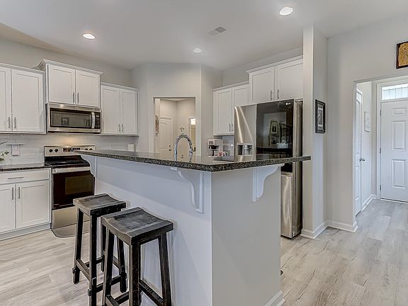 5th image of 252 Red Maple Loop