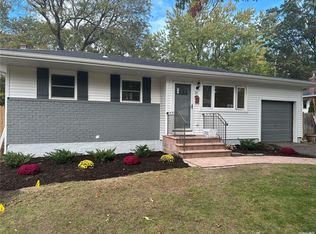 29 Harvard Ln, Commack, NY 11725