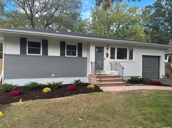 29 Harvard Lane, Commack, NY 11725