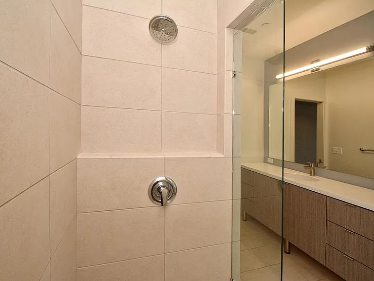 122 W 15th St #222 — Photo 12
