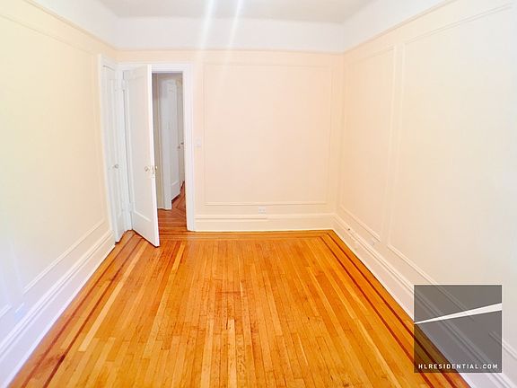 4th image of 3128 33rd St APT 1F