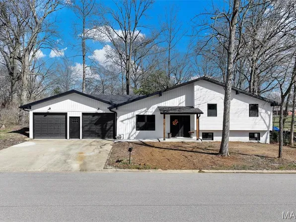 436 N Olive St, Trenton, IL 62293