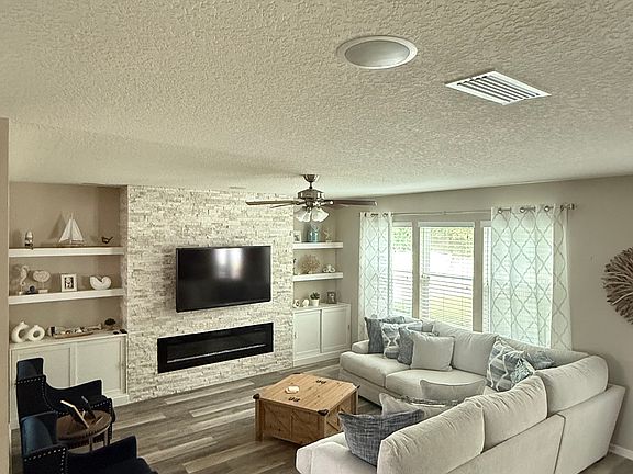 4th image of 271 Heritage Oaks Dr