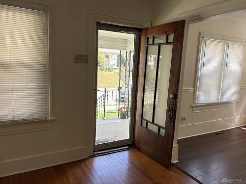 3 bed, 1.0 bath, 1144 sqft, $1,250 — Photo 4
