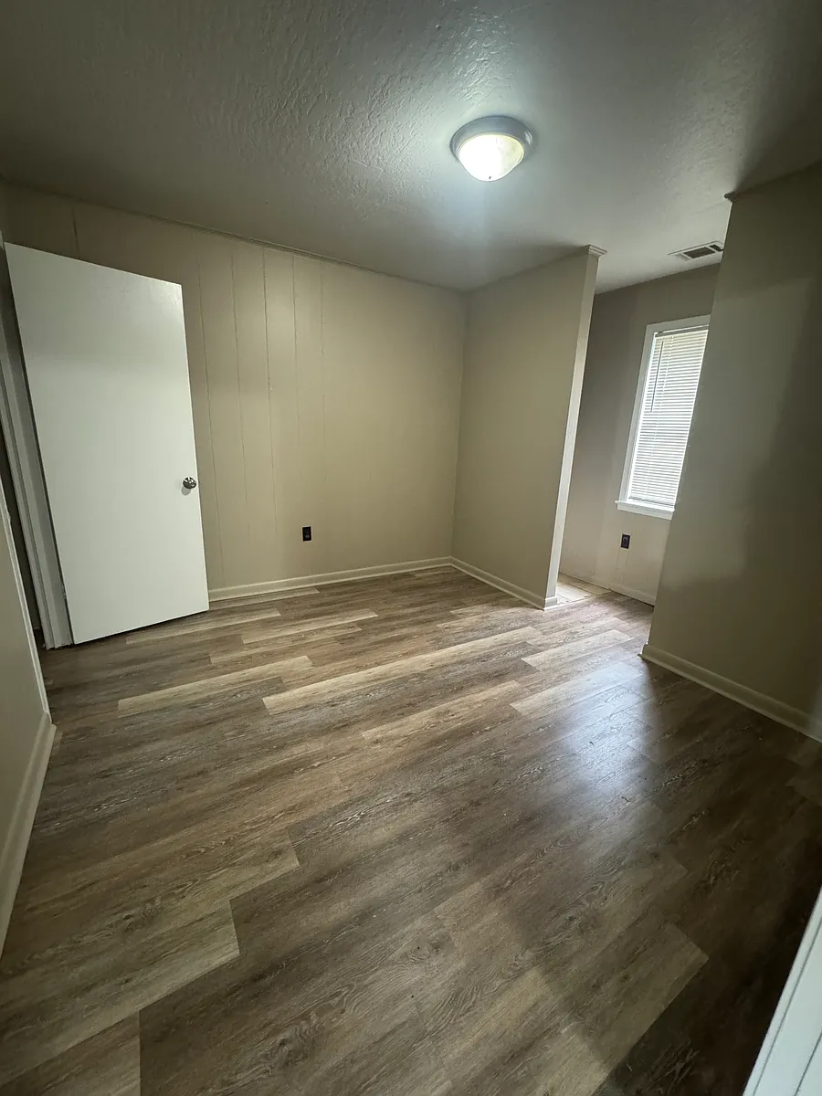 Building Photo - 1715 Mamie St #12