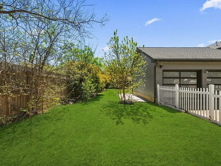 10408 Loring Dr — Photo 39
