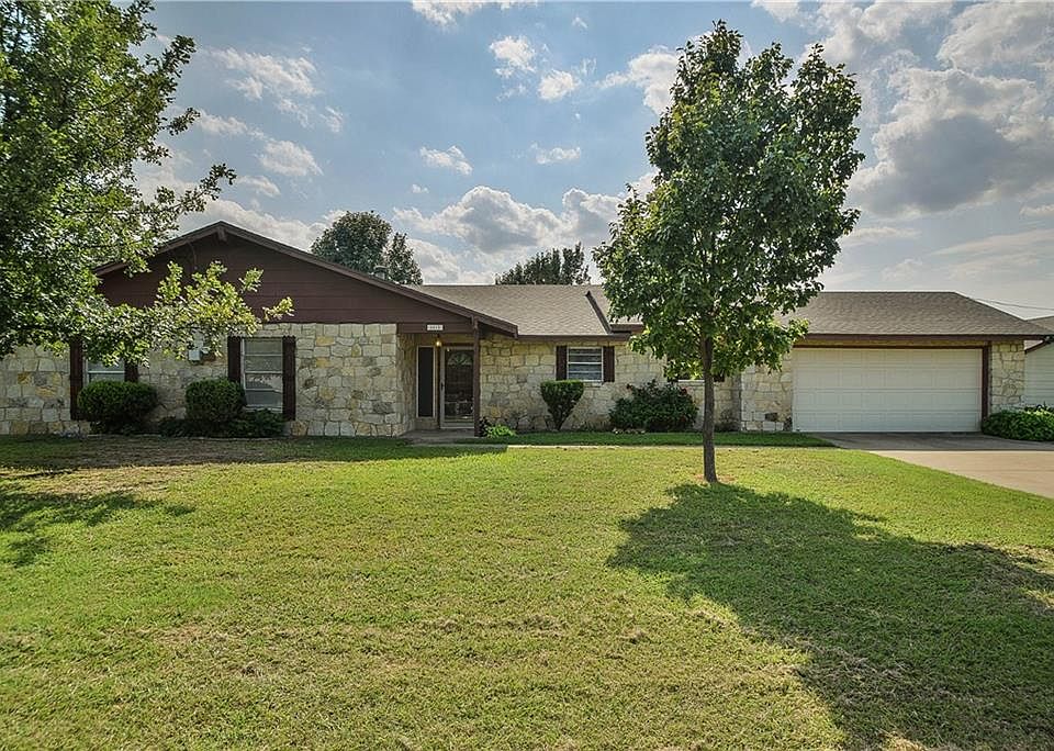 1st image of 4012 Mountain Vista Dr