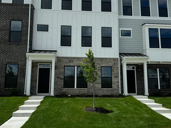 3260 Haflinger Dr, Zionsville, IN 46077
