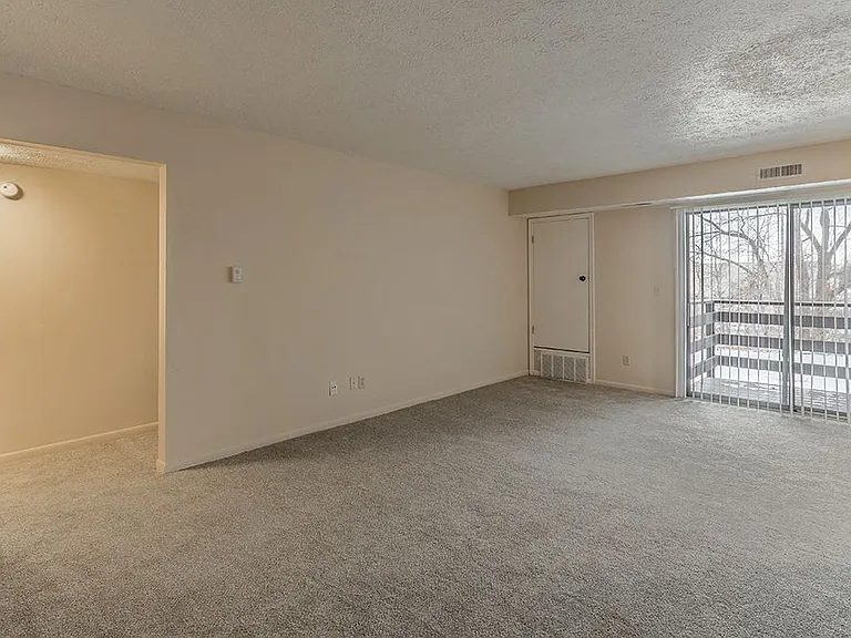 Delta Square Apartments - Lansing, MI — Photo 18