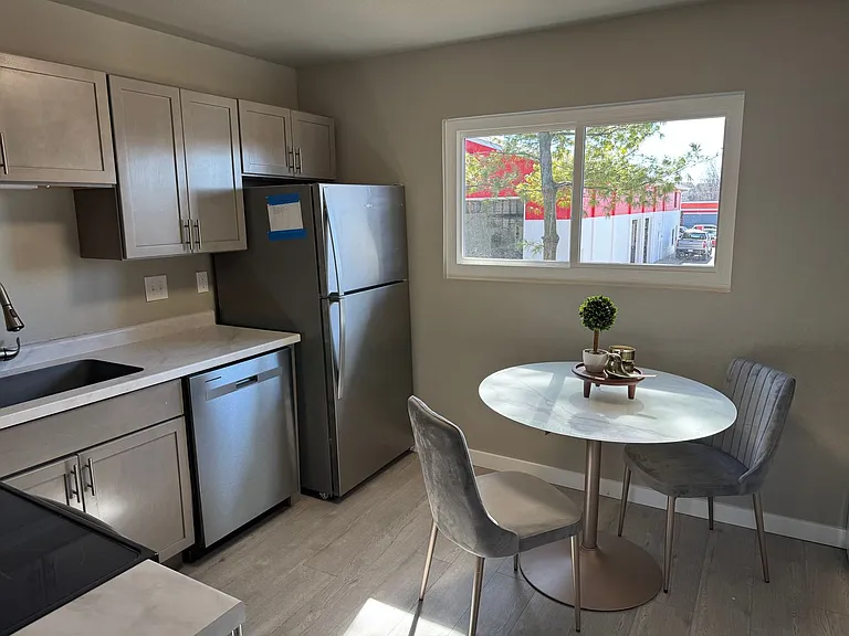West End Apartments — Photo 18