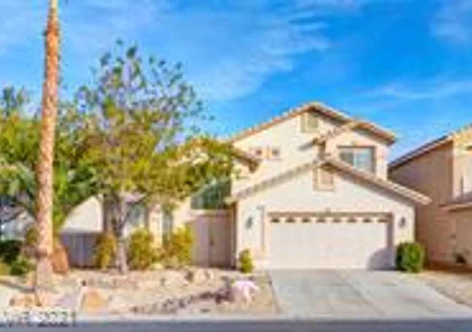 Beautiful SE 3 Bed 2.5 Bath with 2 car garage! — Photo 1