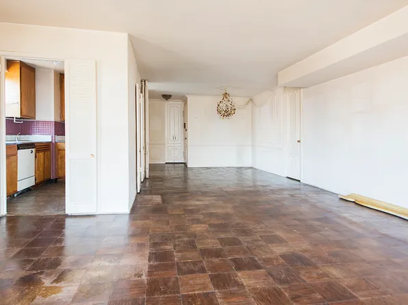 245 East 25th Street image 2 of 14