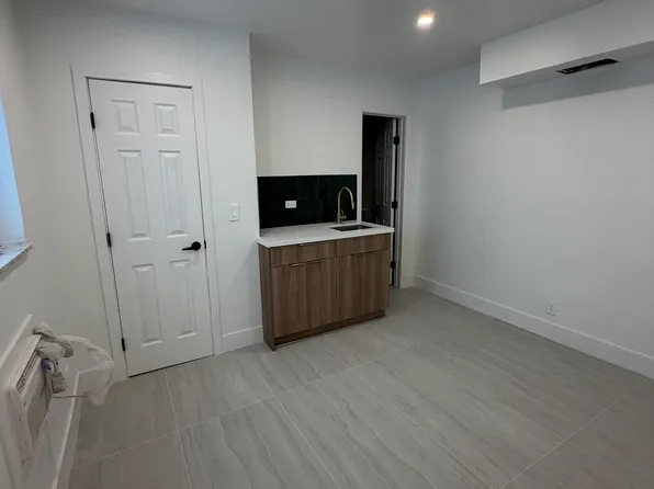 1301 NE 13th Ave APT 4, Fort Lauderdale, FL 33304