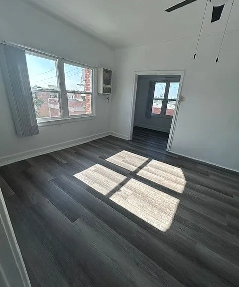 2500 S Hobart Blvd — Photo 6
