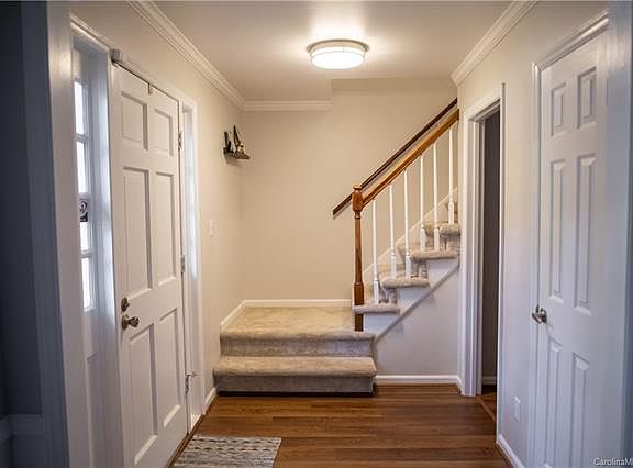 4th image of 2438 Knickerbocker Dr