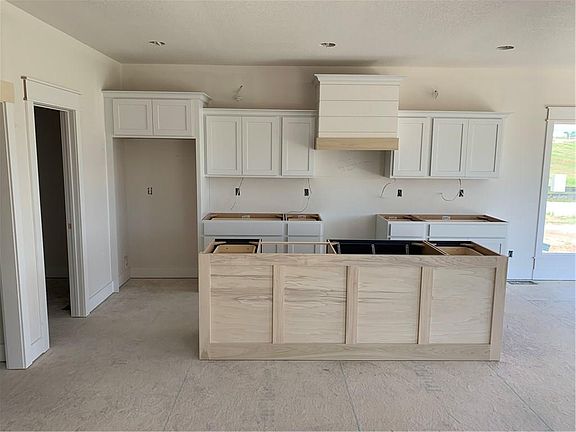 5th image of 211 Crossroads Ct
