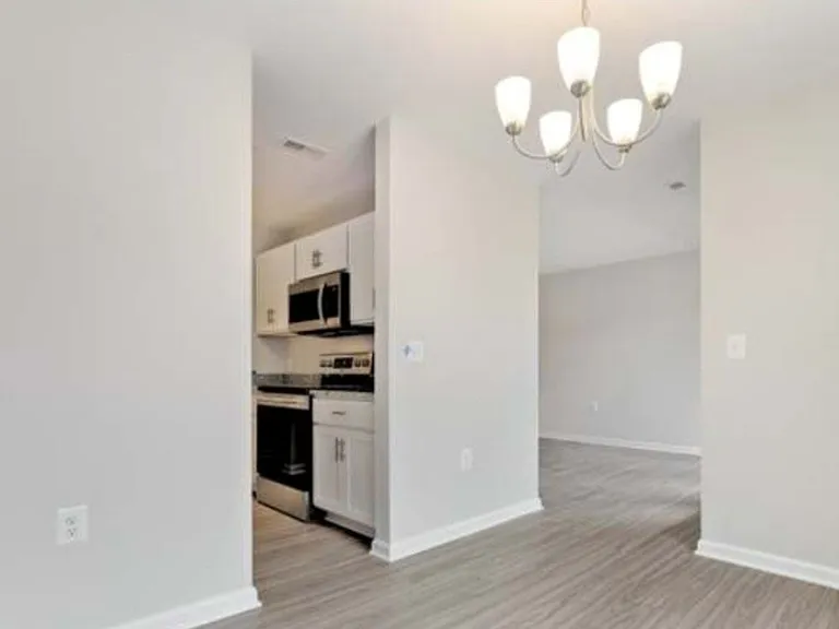 6425 Richmond Hwy #301 — Photo 7