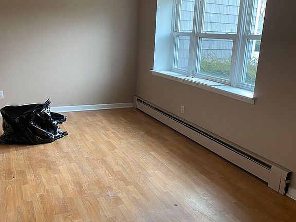 2nd image of 17 Maureen Ln