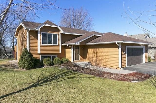 Welcome home to this updated home on a private cul de sac. The private back yard will be a pleasure 