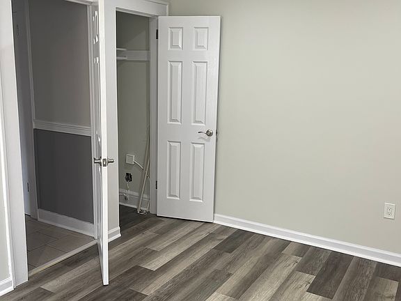 4th image of 5-7 Royalton Pl APT 42