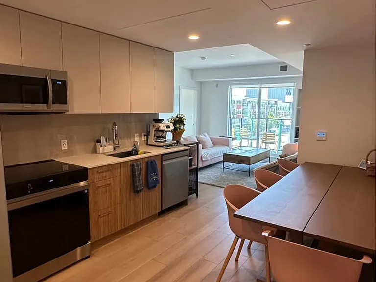 1960 Macdonald St #316 — Photo 3