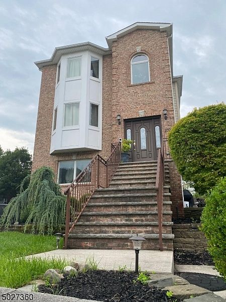 1st image of 102 Bloomfield Ave #2