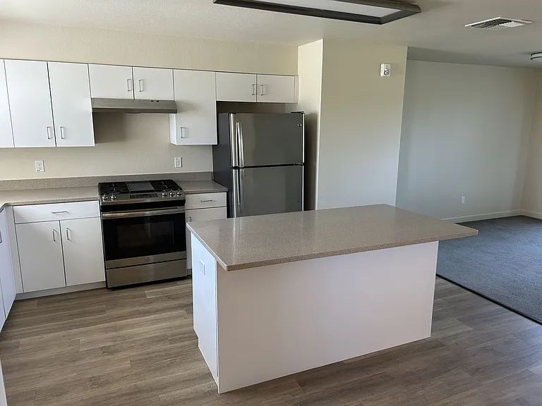 445 Southwest Blvd #10 — Photo 7