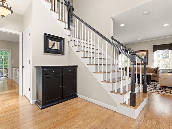 4th image of 19 Acorn Rd