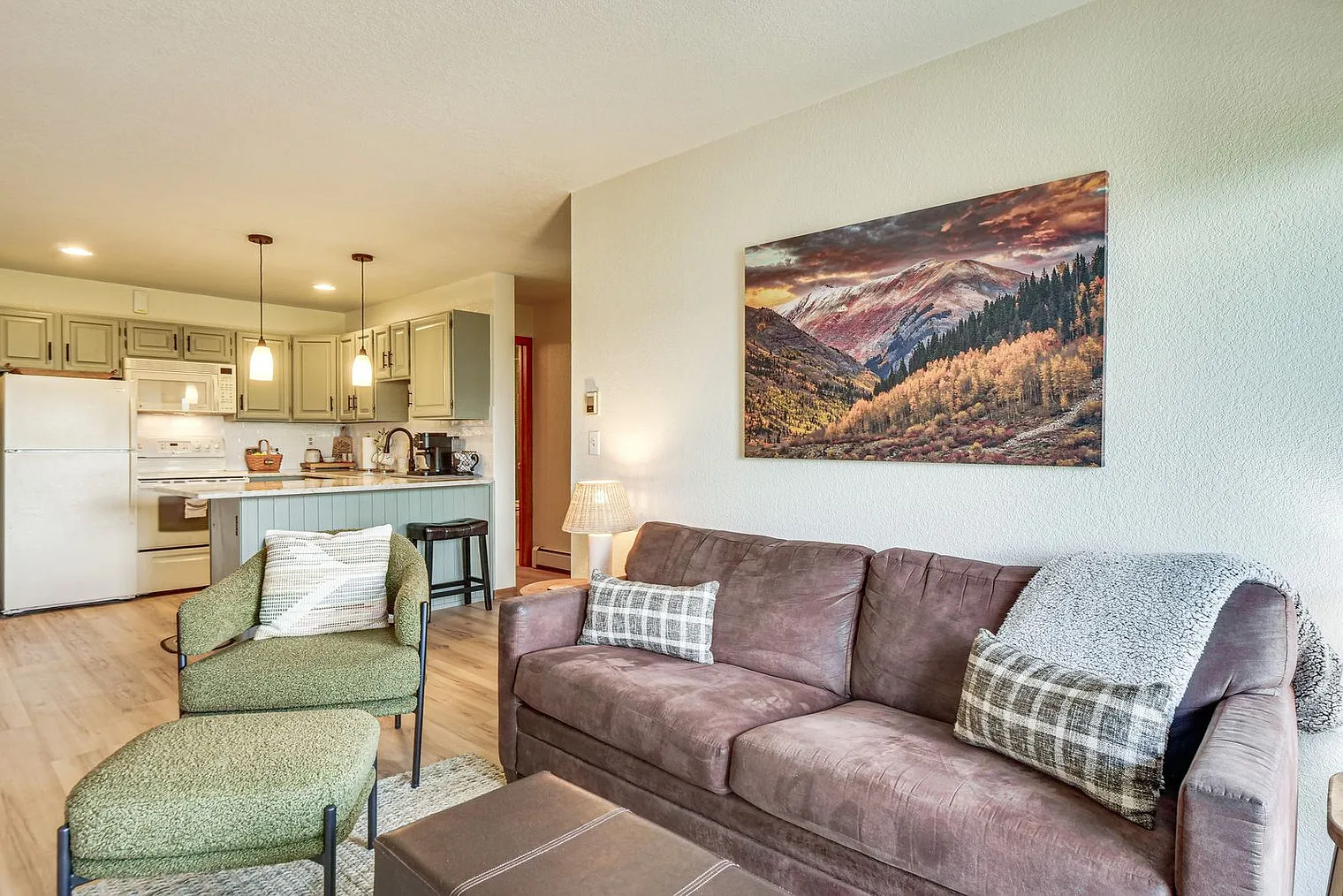 1 bed, 2.0 bath, 592 sqft, $2,967 — Photo 3