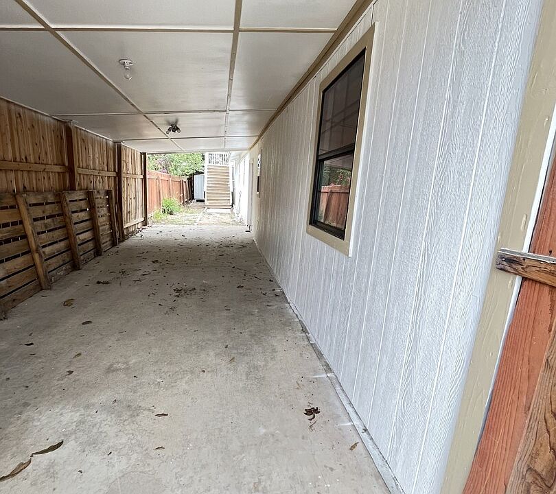 2nd image of 231 E Lubbock St