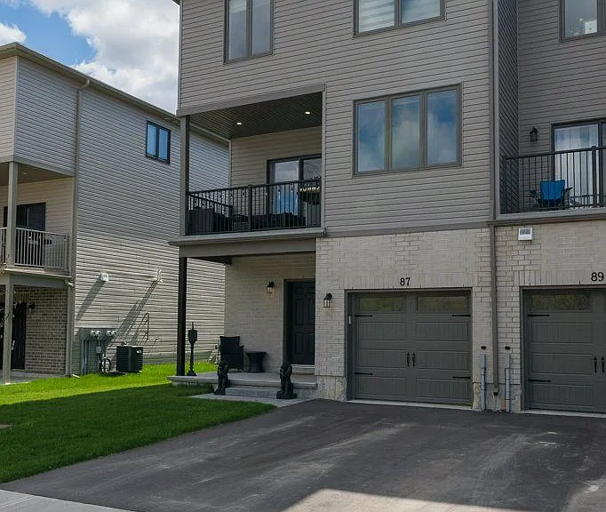 87 Buchanan Ave — Photo 3