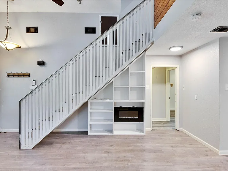 16213 Monks Mountain Dr — Photo 15