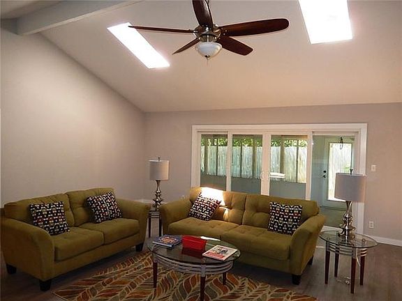 5th image of 1437 S Meadows Dr