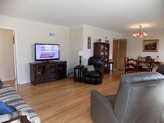 5th image of 6104 Deerwood Dr