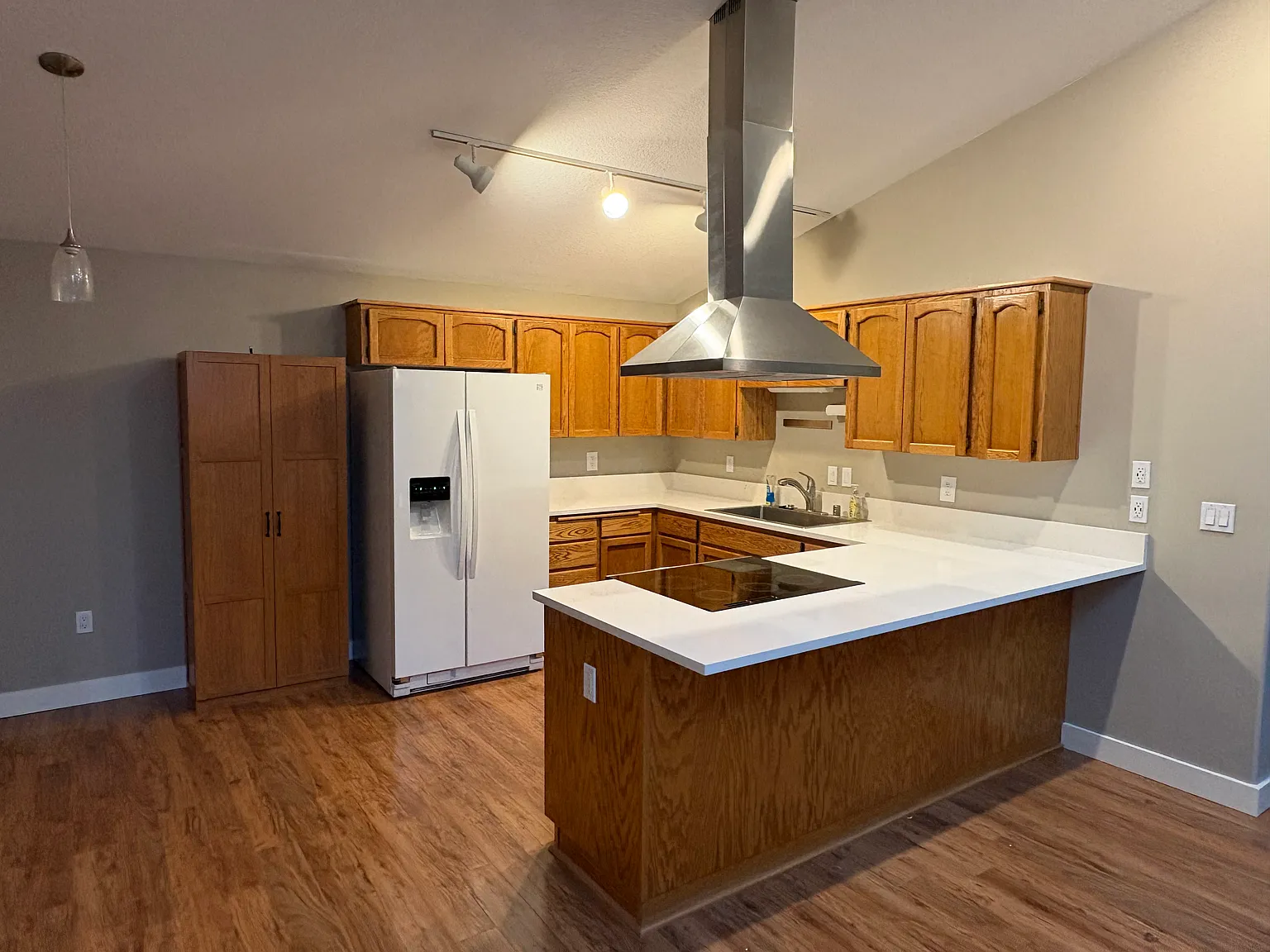 2 bed, 1083 sqft, $2,100 — Photo 4
