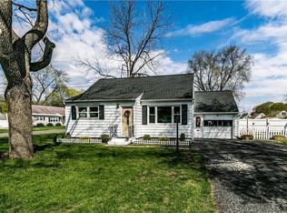 200 Crestwood Dr, North Syracuse, NY 13212